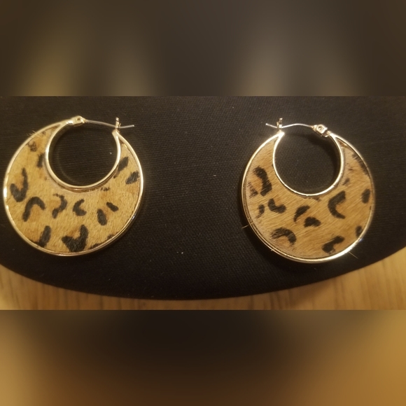 Cheetah print hoops - Picture 2 of 4